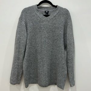 H&M v-neck gray chunky ribbed sweater